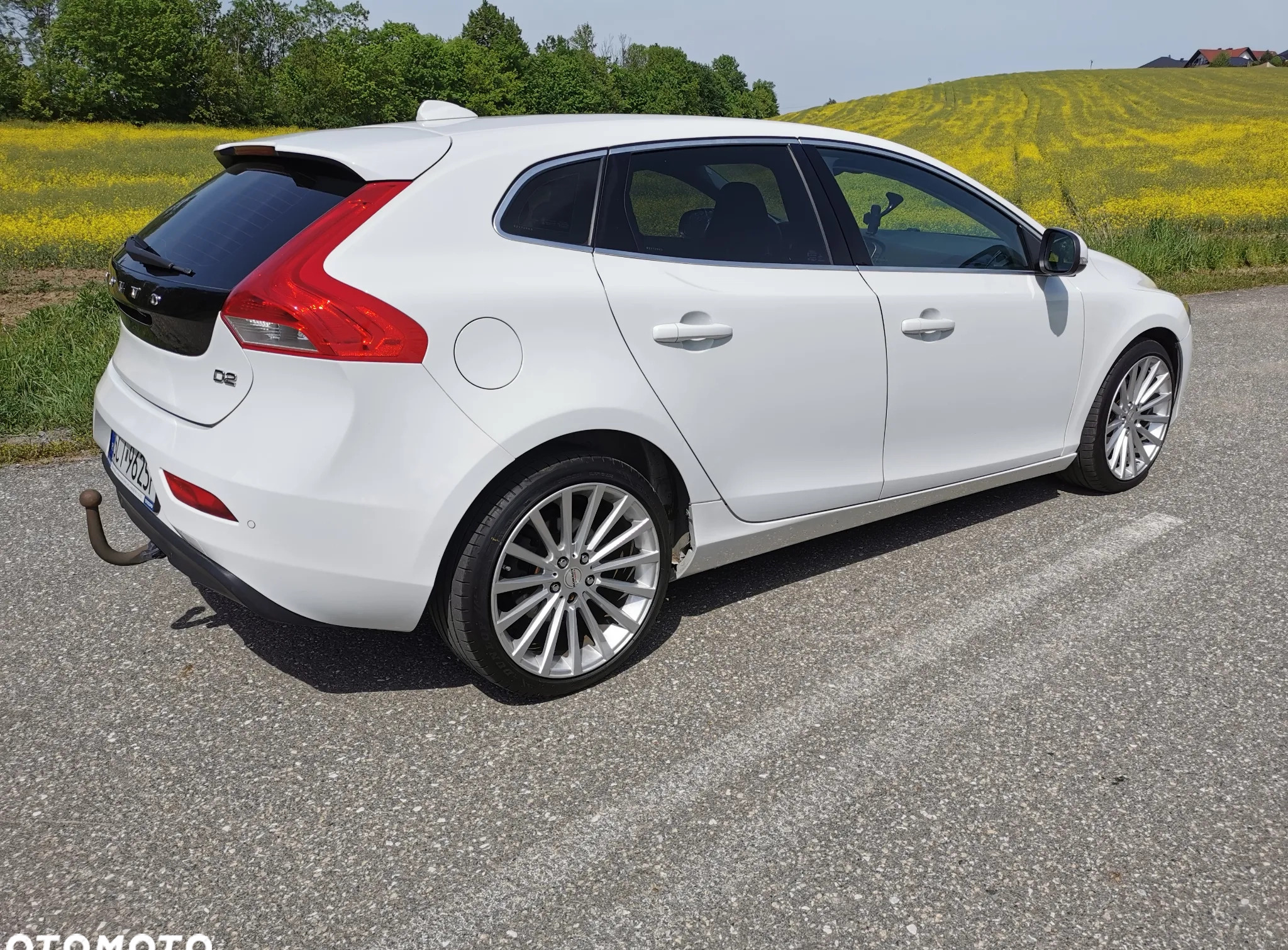 Volvo V40 cena 42300 przebieg: 233783, rok produkcji 2015 z Ustroń małe 92